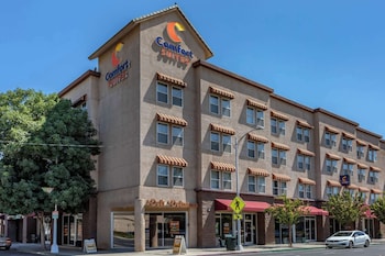 Comfort Suites Visalia Convention Center
