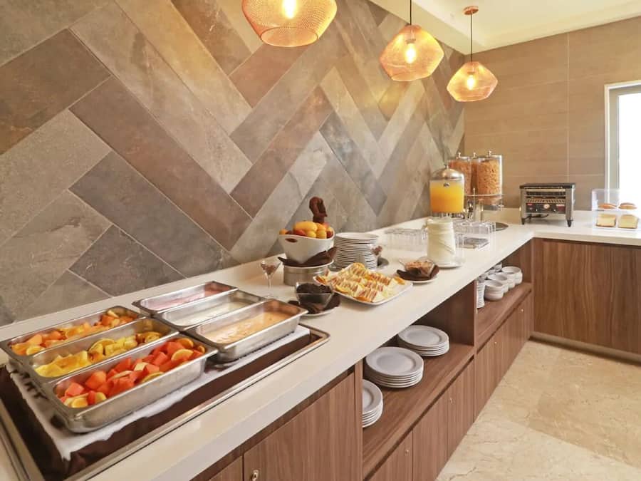 Petit déjeuner buffet compris tous les jours