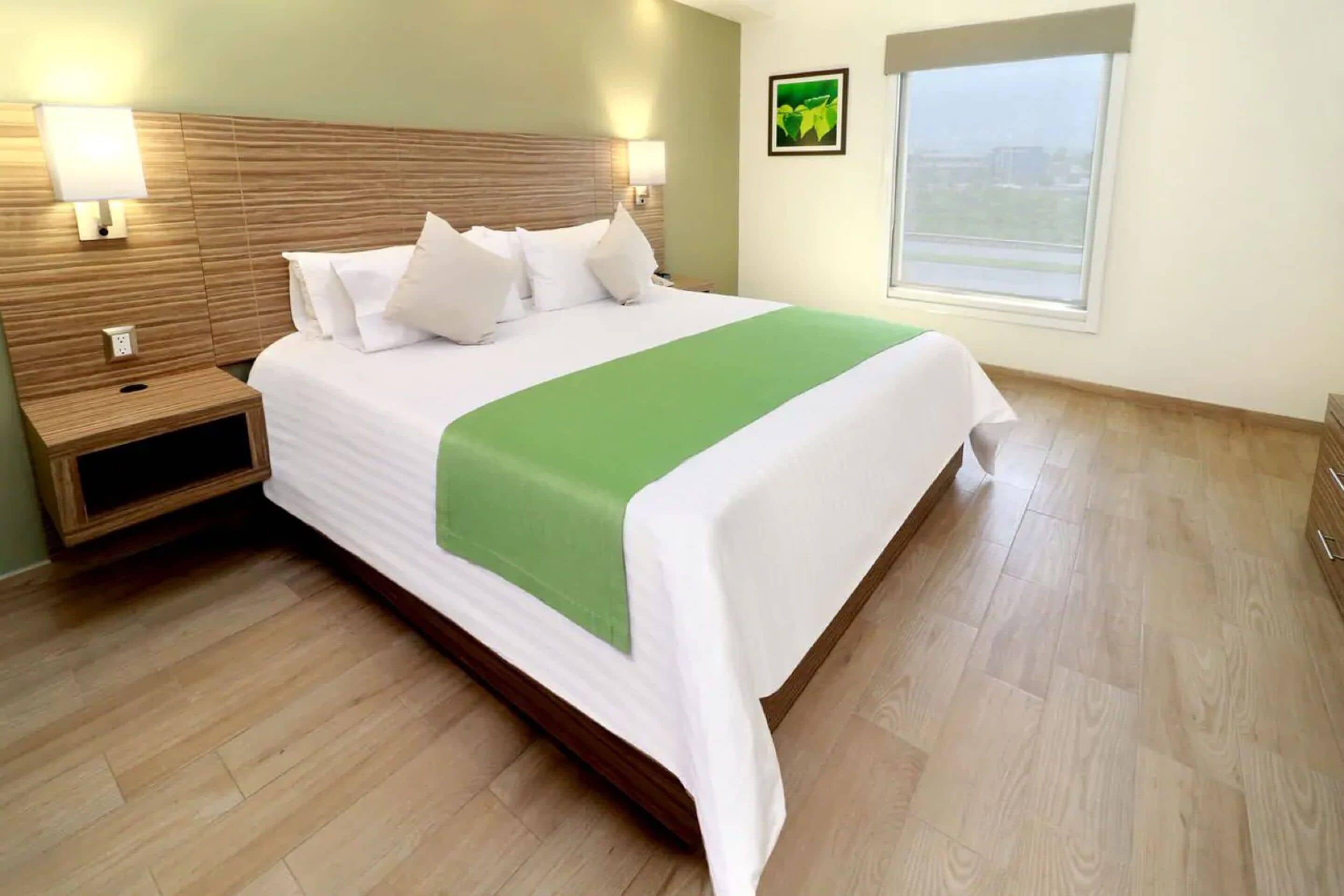 Ropa de cama de alta calidad, caja fuerte, escritorio