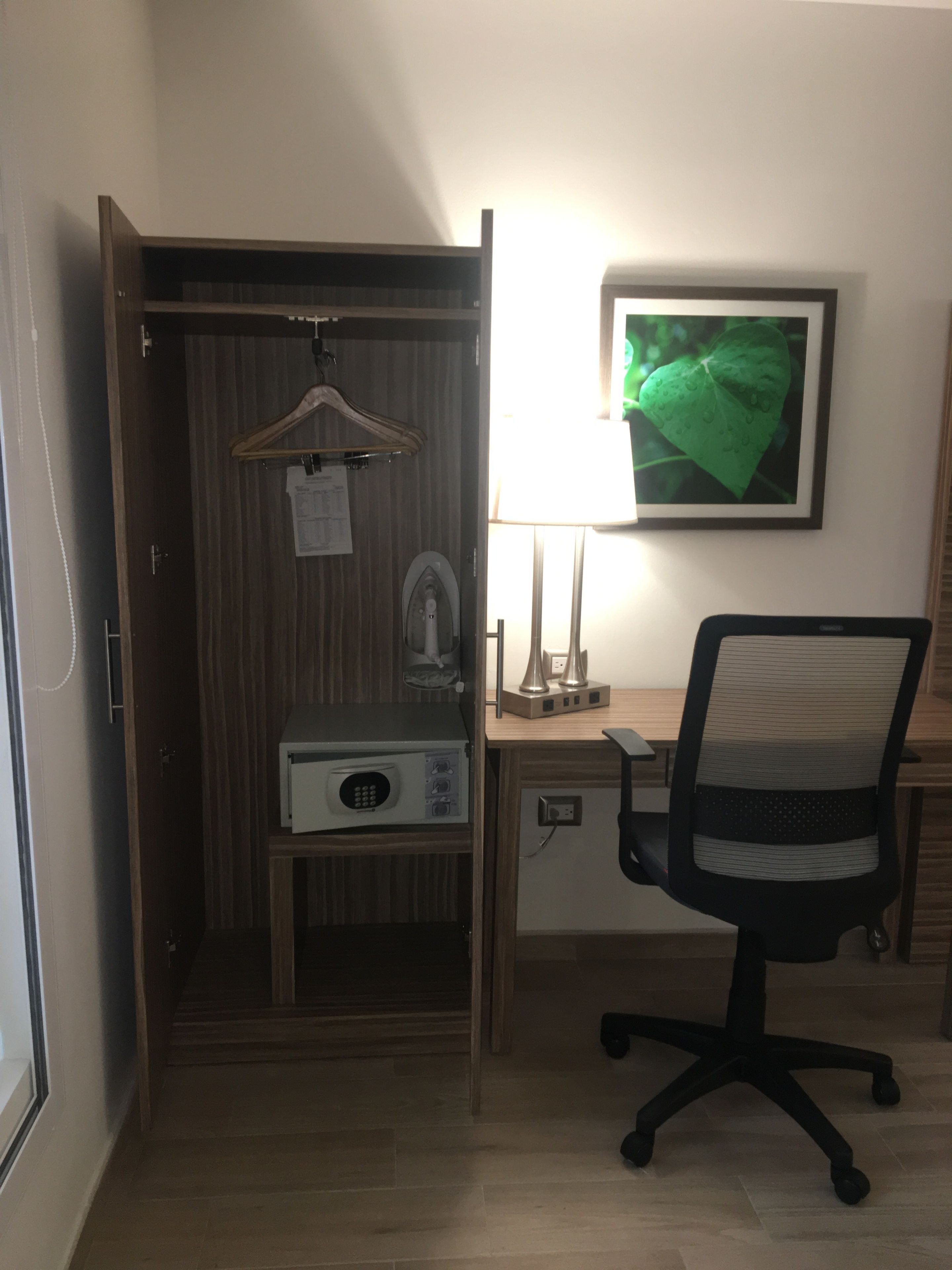 suite, 1 bedroom, non smoking (1 king bed) | safe