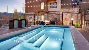 Bồn tắm spa ngoài trời