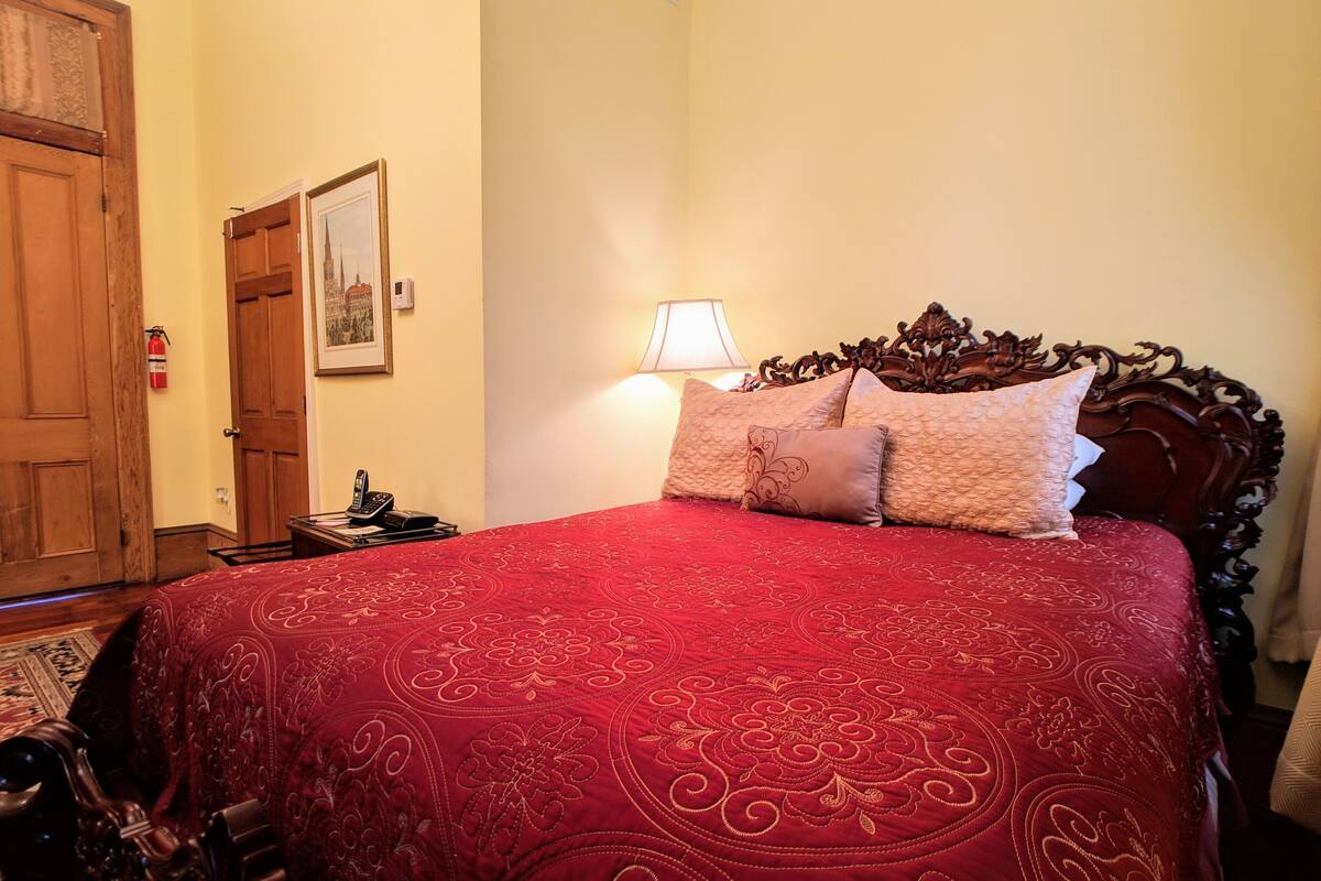 Chambre Deluxe, 1 grand lit | Système d’insonorisation, fer et planche à repasser