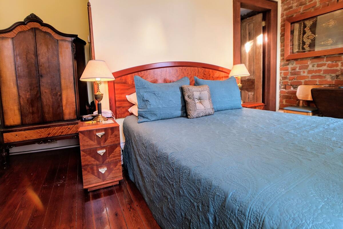 Chambre Deluxe, 1 grand lit | Système d’insonorisation, fer et planche à repasser