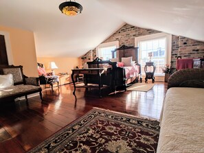 Deluxe-Zimmer, Mehrere Betten | Individuell dekoriert, individuell eingerichtet, schallisolierte Zimmer