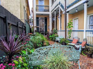 Garden - Parisian Courtyard Inn (New Orleans)