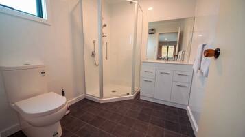 1 Bedroom Cedar Units | Bathroom | Shower, hair dryer, towels, soap