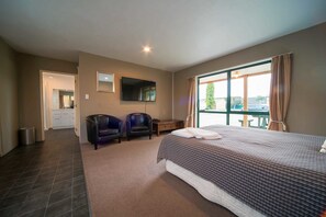 1 Bedroom Cedar Units | 1 bedroom, soundproofing, iron/ironing board, bed sheets