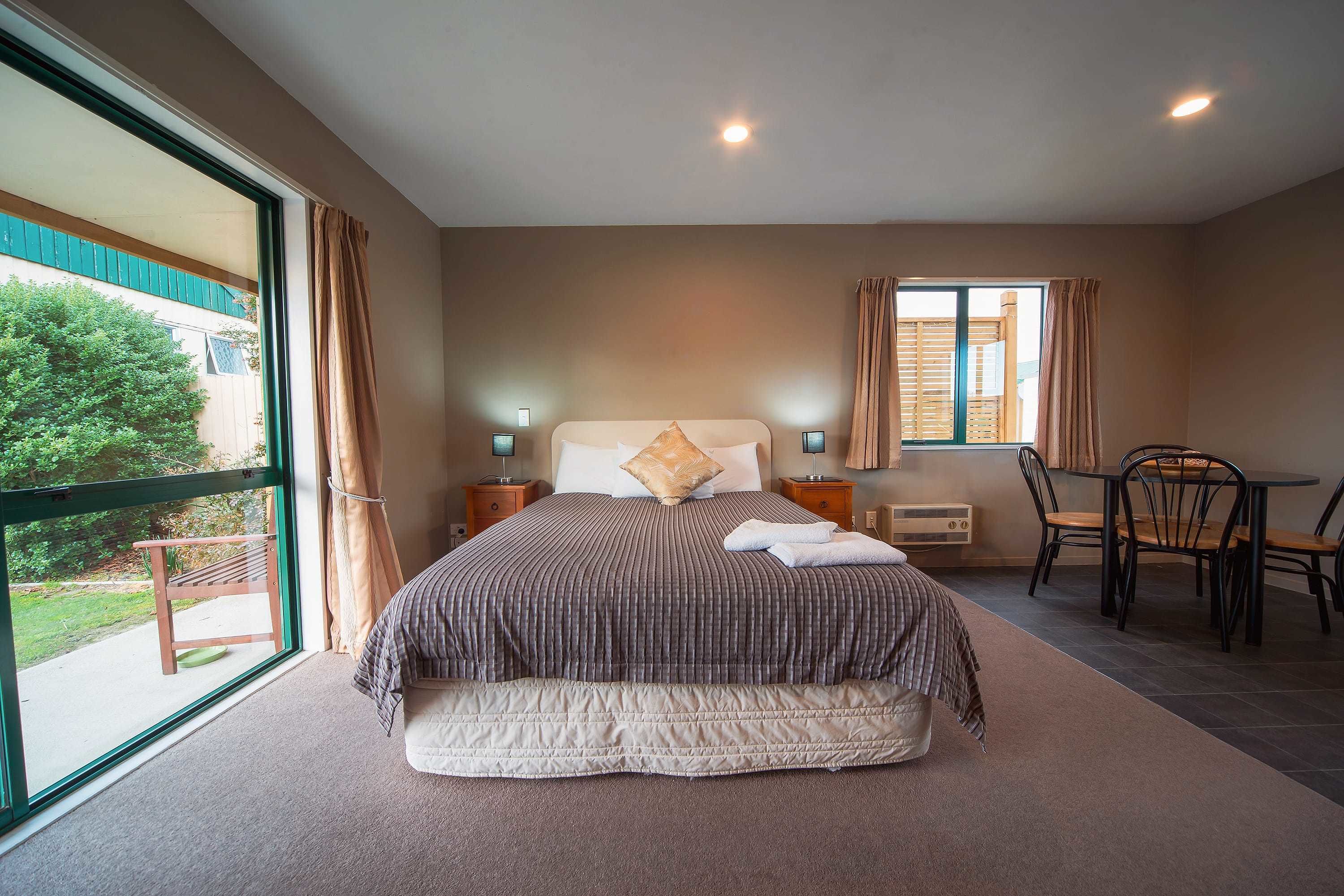 1 Bedroom Cedar Units | 2 bedrooms, soundproofing, iron/ironing board, bed sheets