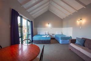 Estudio estándar | 2 dormitorios, sistema de insonorización, tabla de planchar con plancha