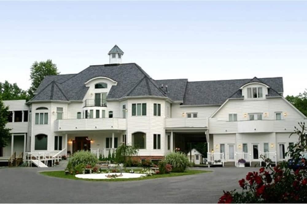 The Columbia Inn at Peralynna Manor