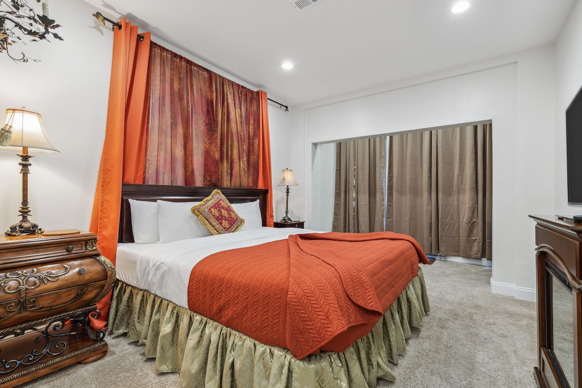 Y Suite - Villa Suite, 1 Person Sized Jetted Tub, 1 King Bed, 1st Floor | Premium bedding, Tempur-Pedic beds, individually decorated