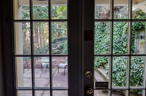 Room, Private Bathroom (PHILLIP - #318) | Garden view