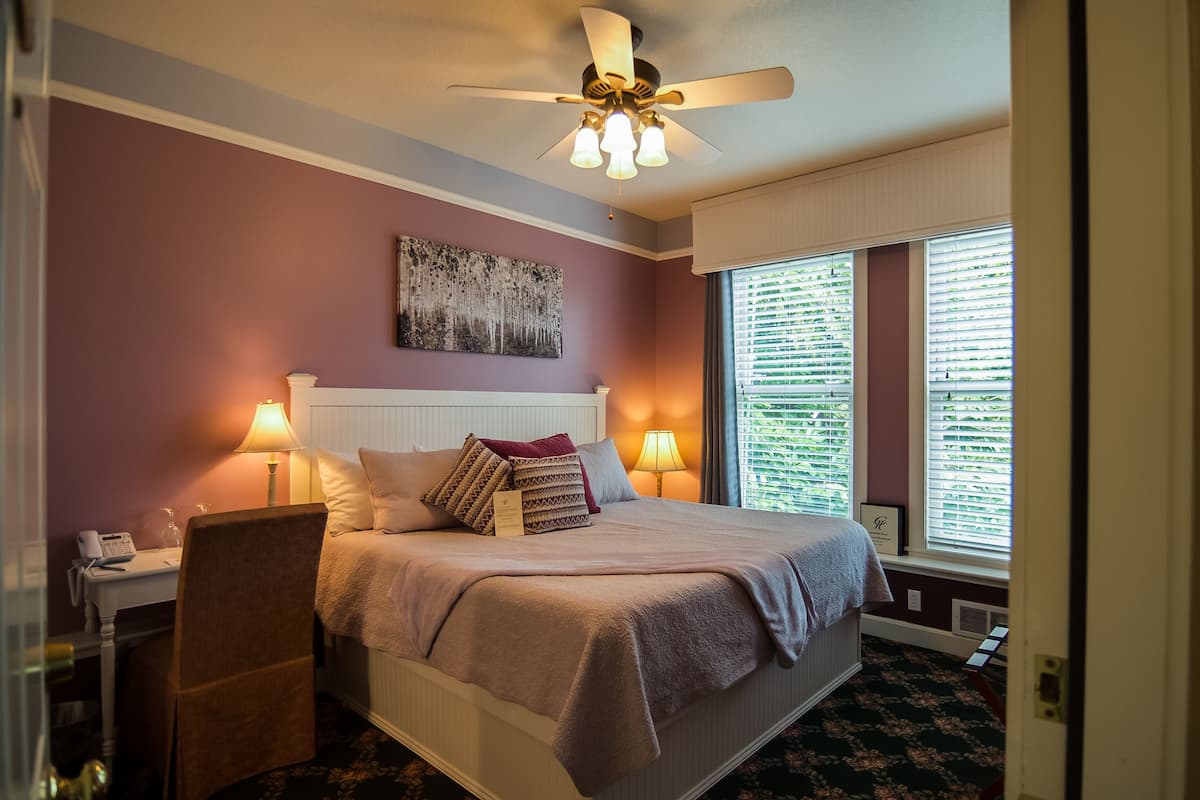 Room, Private Bathroom (SKINNER - #104) | Individually decorated, iron/ironing board, free WiFi, bed sheets