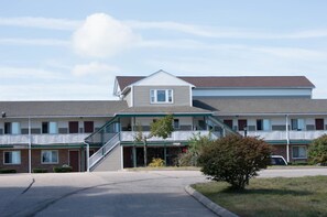 Exterior - Budget Inn North Stonington (North Stonington)