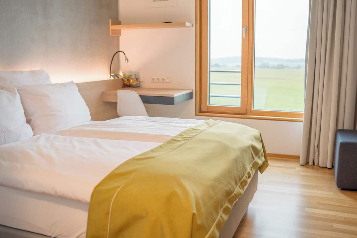 business room | 1 bedroom, hypo-allergenic bedding, desk, laptop workspace