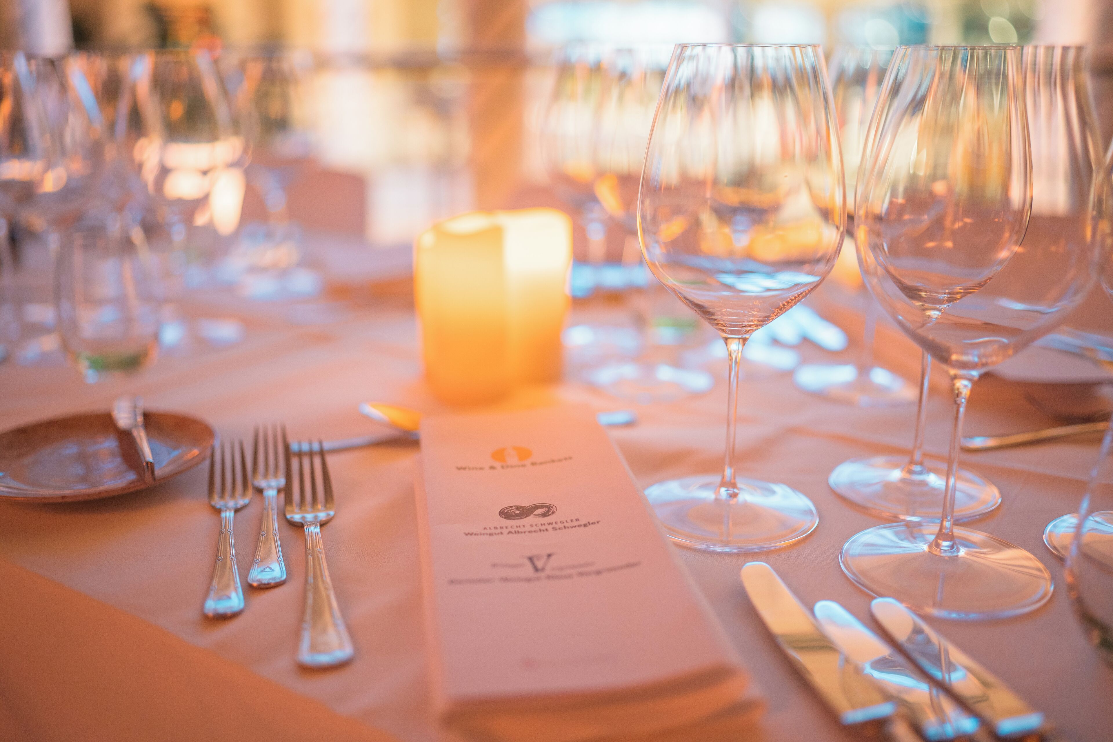 3 restaurants, breakfast, dinner served; regional cuisine