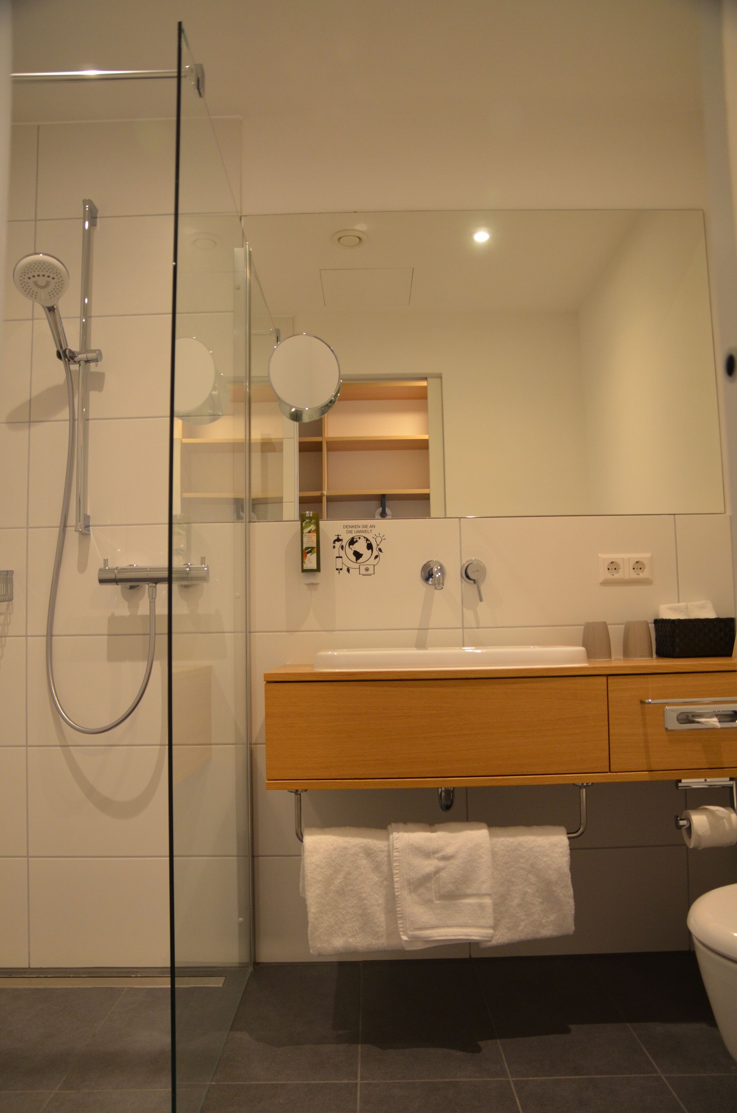 business room | bathroom | eco-friendly toiletries, towels
