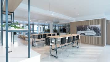 3 restaurants, breakfast, dinner served; Regional cuisine