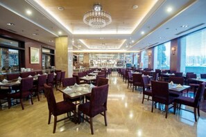 2 Restaurants, Frühstück, Mittagessen, Abendessen, internationale Küche