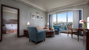 Down duvets, pillow-top beds, minibar, in-room safe - Wyndham Beijing North Hotel (Beijing)