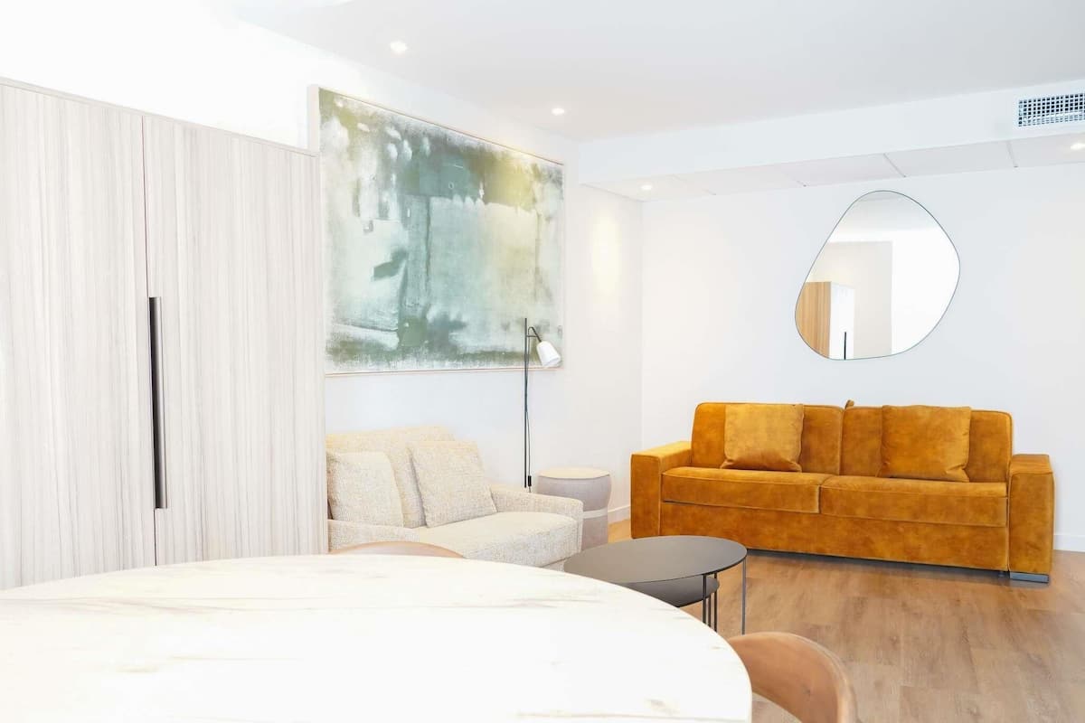 1 bedroom appartment, 1 double bed and sofabeds sleeps 3