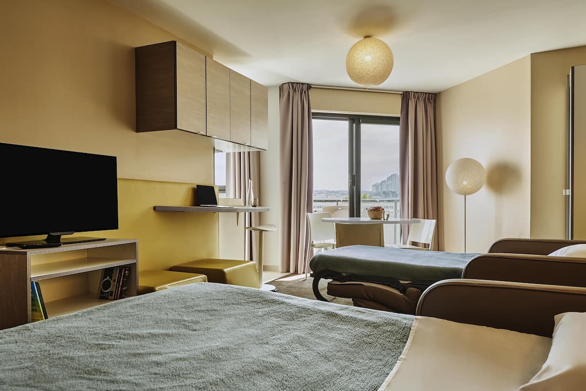 In-room safe, desk, laptop workspace, soundproofing
