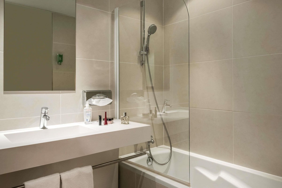 In-room safe, desk, laptop workspace, soundproofing