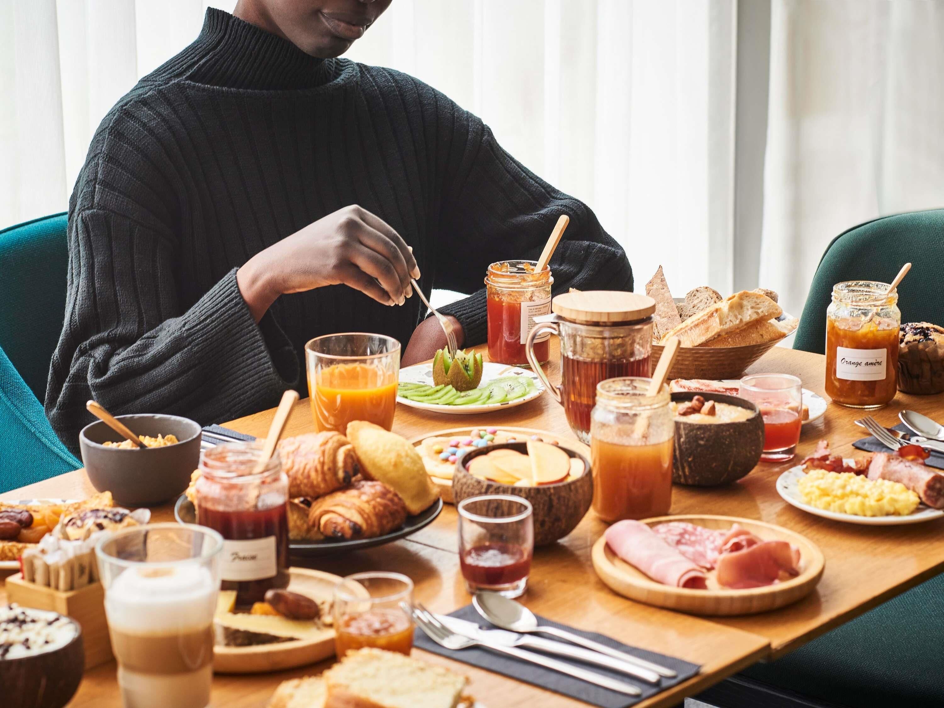 Daily buffet breakfast for a fee