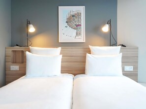 In-room safe, desk, laptop workspace, soundproofing - Mercure Paris Boulogne Aparthotel (Boulogne-Billancourt)