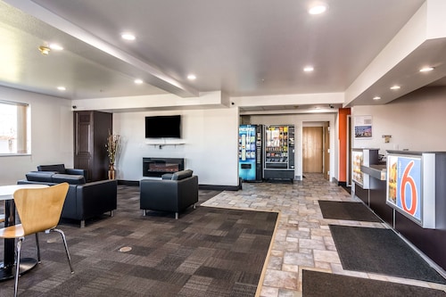 Motel 6 Barkeyville, PA