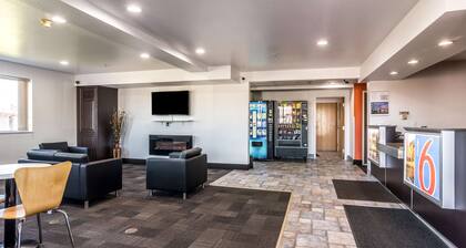 Motel 6 Barkeyville, PA