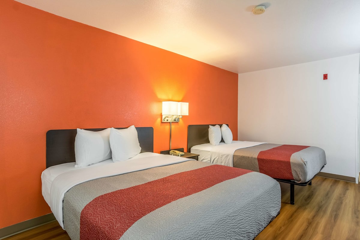 Desk, blackout curtains, free WiFi, bed sheets