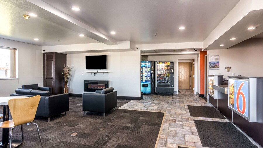 Motel 6 Barkeyville, PA