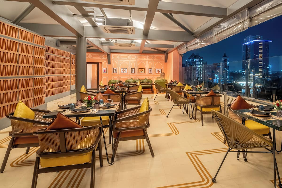 breakfast, lunch and dinner served