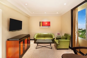 Suite | Bathroom | Shower, rainfall showerhead, designer toiletries, hair dryer - St. Marks Hotel Bengaluru, a member of Radisson Individuals (Bengaluru)