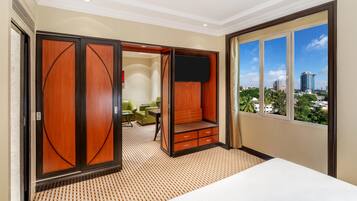 Suite | Egyptian cotton sheets, premium bedding, Select Comfort beds, minibar
