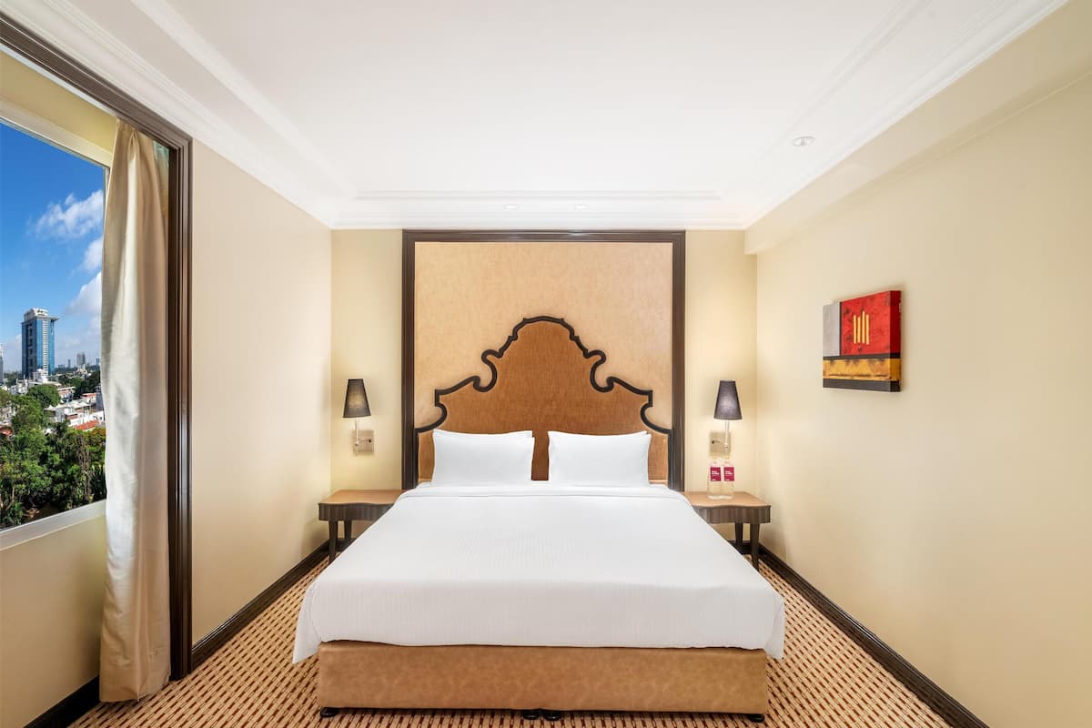 Suite | Egyptian cotton sheets, premium bedding, Select Comfort beds, minibar