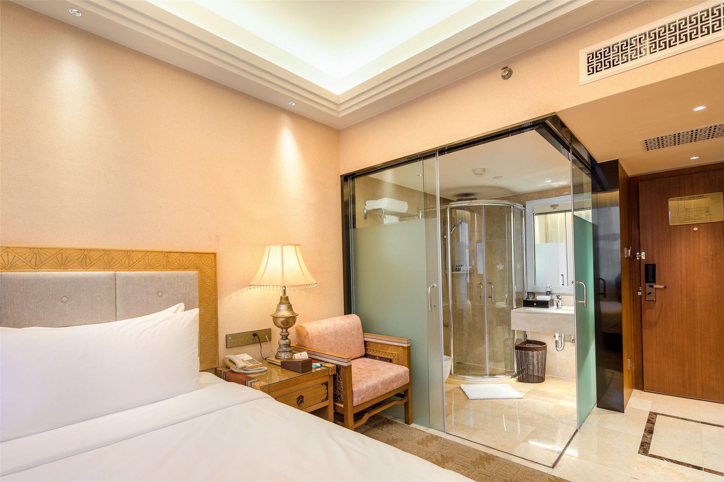 business single room | down duvets, minibar, in-room safe, individually decorated