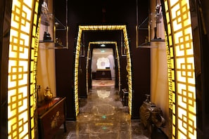 Body treatments, massage/treatment rooms