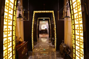 Body treatments, massage/treatment rooms