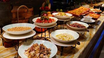 Breakfast (CNY 138 per person)