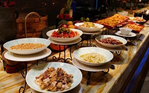 El desayuno cuesta 138 CNY por persona