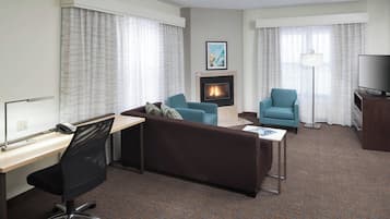 Suite, 1 habitación | Ropa de cama de alta calidad y escritorio