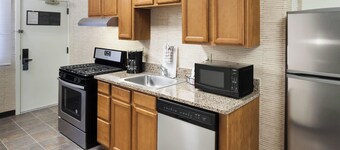 Residence Inn by Marriott Kansas City Country Club Plaza