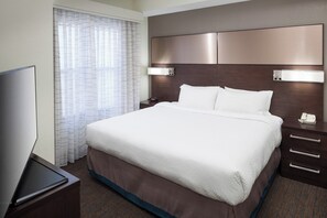 Premium bedding, desk, iron/ironing board, free cots/infant beds - Residence Inn by Marriott Kansas City Country Club Plaza (Kansas City)