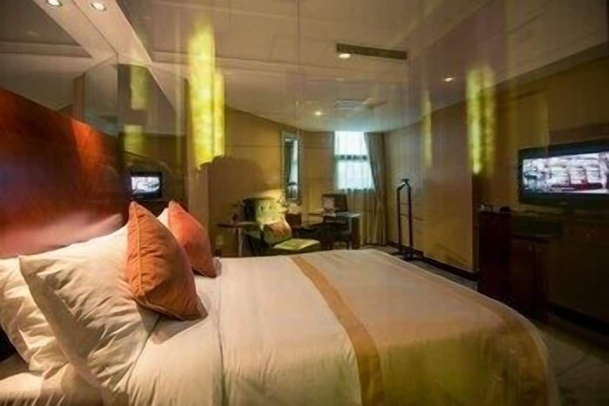 In-room safe, desk, laptop workspace, blackout curtains