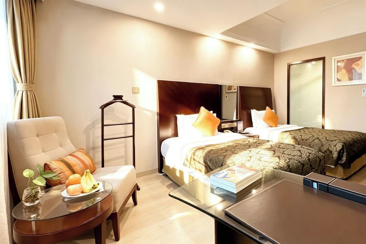 In-room safe, desk, laptop workspace, blackout drapes