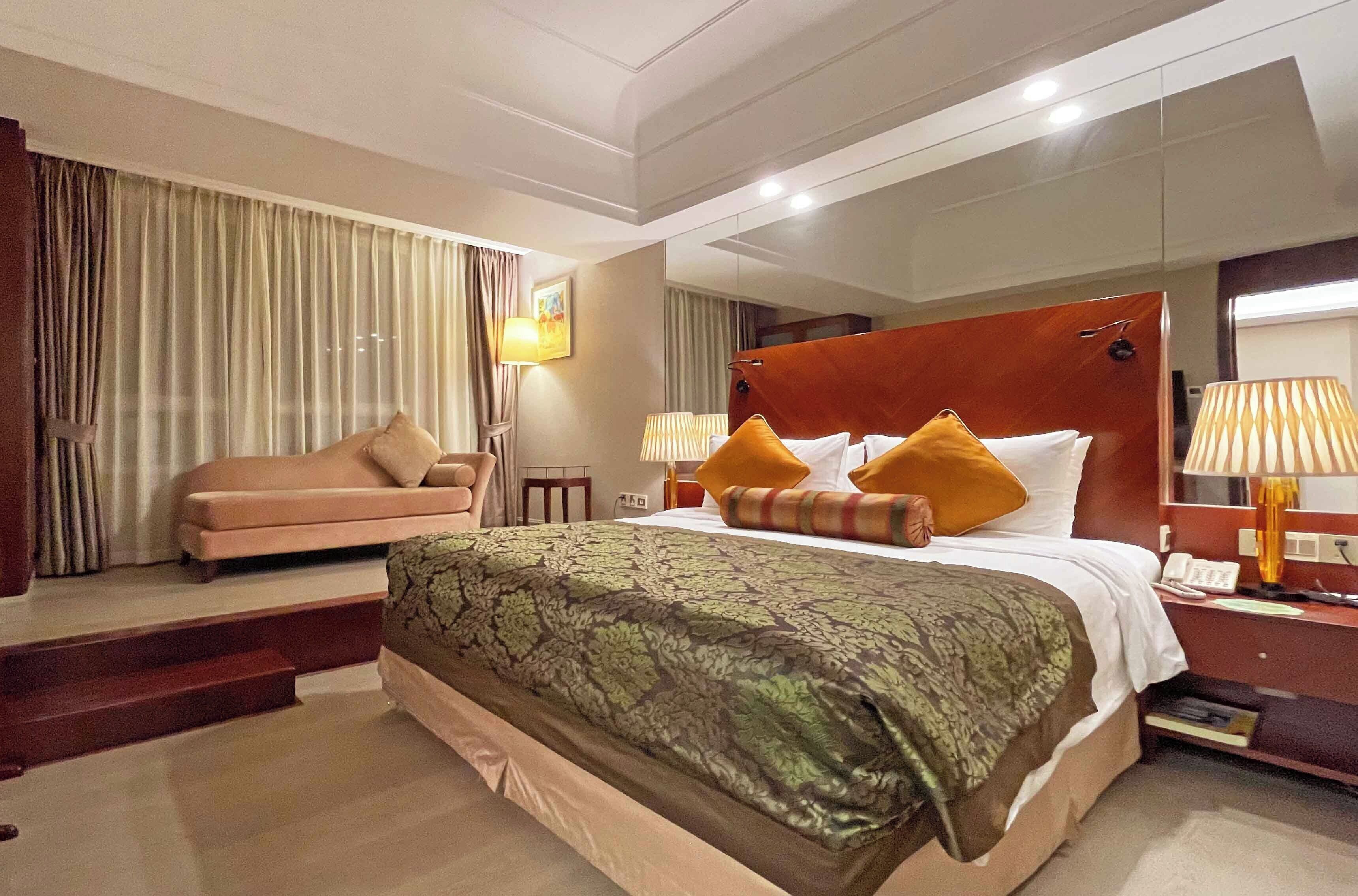 Executive suite | Een kluis op de kamer, een bureau, een laptopwerkplek