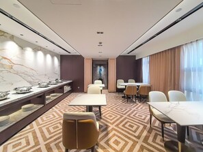 2 restaurants; lunch and dinner served - Merry Hotel Shanghai (Shanghai)