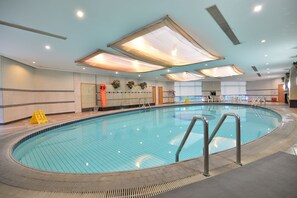 室内游泳池，室外游泳池